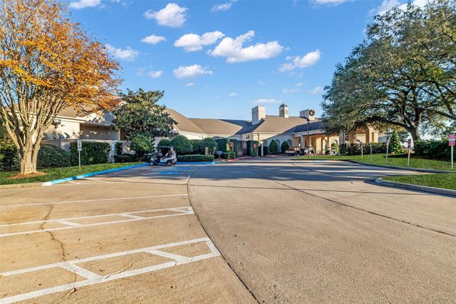 35 W Pines Drive, Montgomery, TX 77356