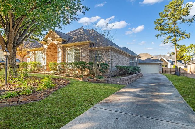 35 W Pines Drive, Montgomery, TX 77356