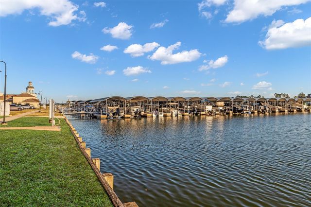 35 W Pines Drive, Montgomery, TX 77356