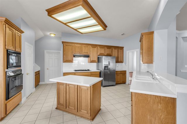 35 W Pines Drive, Montgomery, TX 77356