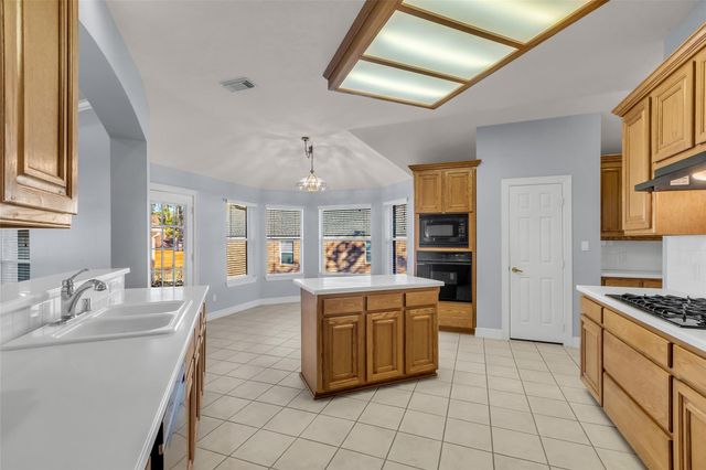 35 W Pines Drive, Montgomery, TX 77356