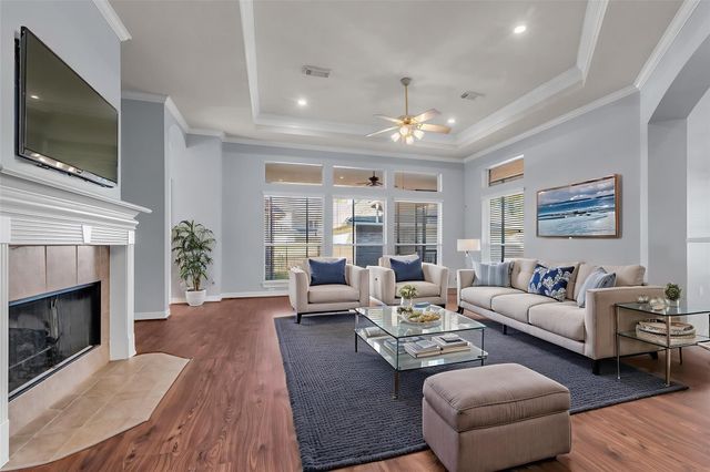 35 W Pines Drive, Montgomery, TX 77356