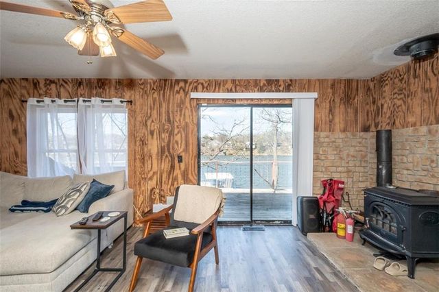 4929 SARATOGA Drive, Mclouth, KS 66054