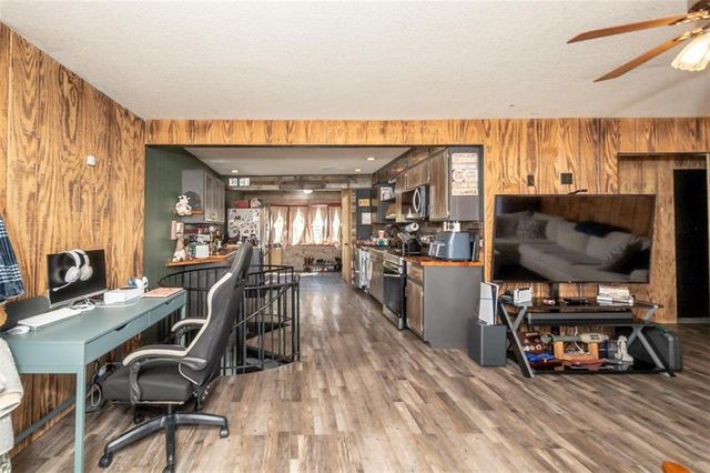 4929 SARATOGA Drive, Mclouth, KS 66054