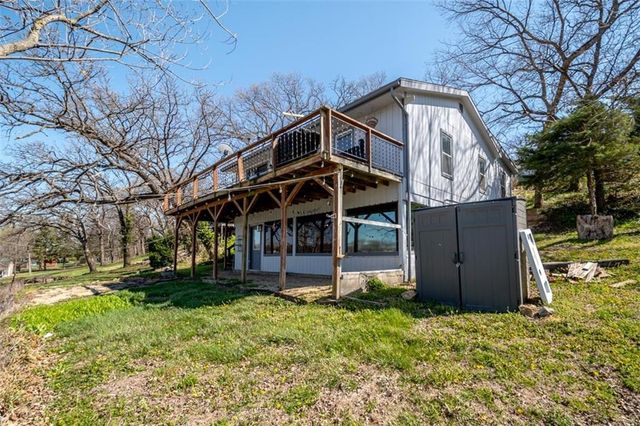 4929 SARATOGA Drive, Mclouth, KS 66054