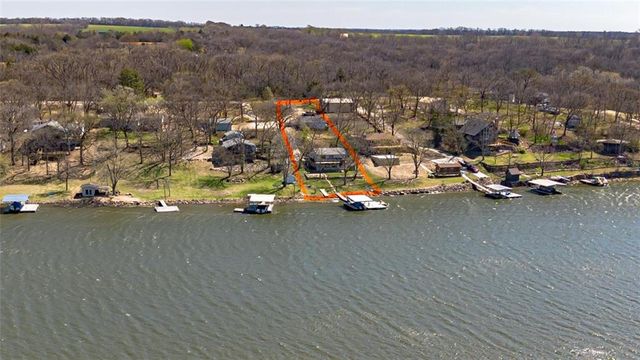 4929 SARATOGA Drive, Mclouth, KS 66054