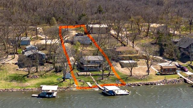 4929 SARATOGA Drive, Mclouth, KS 66054