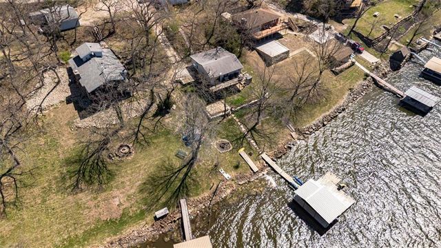 4929 SARATOGA Drive, Mclouth, KS 66054