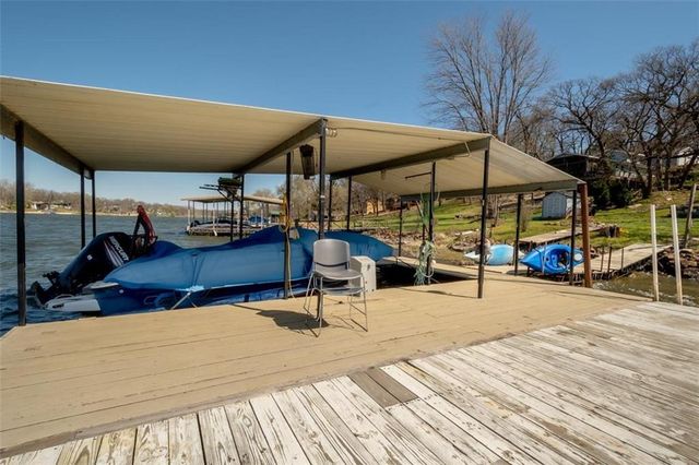 4929 SARATOGA Drive, Mclouth, KS 66054