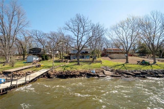 4929 SARATOGA Drive, Mclouth, KS 66054