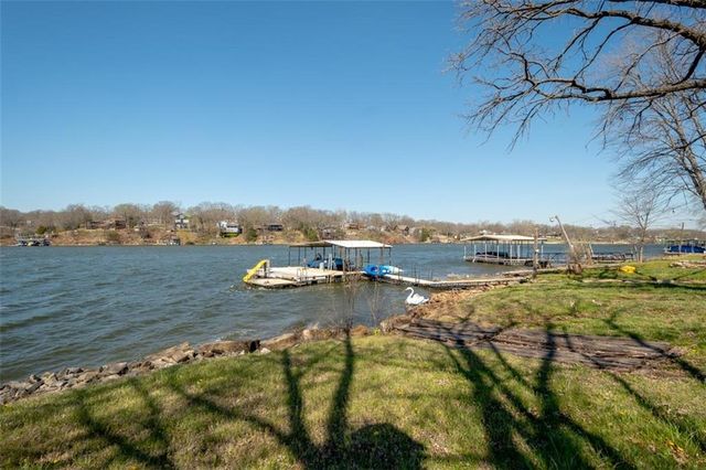 4929 SARATOGA Drive, Mclouth, KS 66054