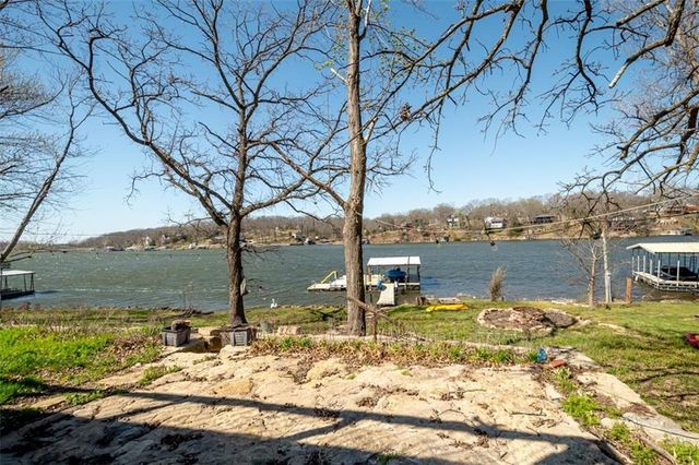 4929 SARATOGA Drive, Mclouth, KS 66054