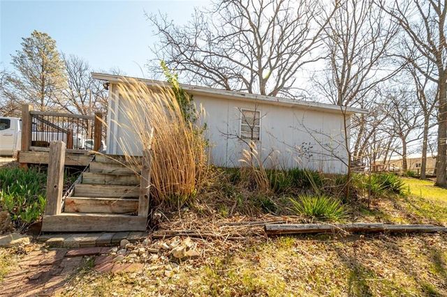 4929 SARATOGA Drive, Mclouth, KS 66054