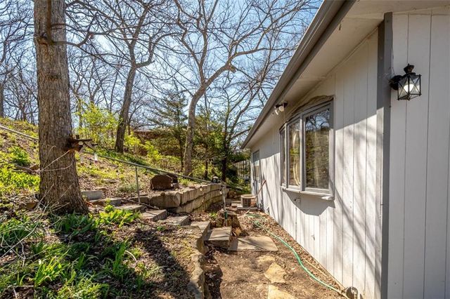 4929 SARATOGA Drive, Mclouth, KS 66054