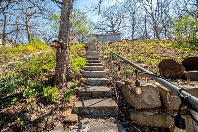 4929 SARATOGA Drive, Mclouth, KS 66054