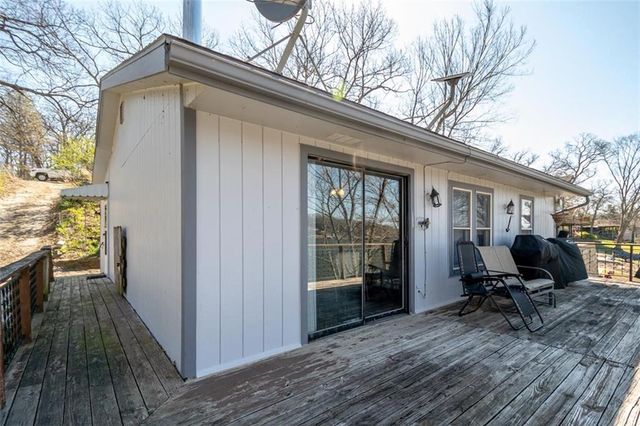 4929 SARATOGA Drive, Mclouth, KS 66054