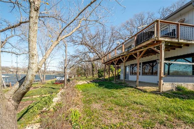 4929 SARATOGA Drive, Mclouth, KS 66054