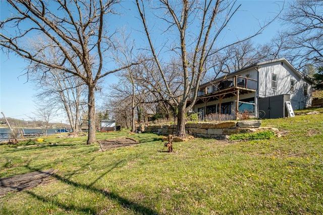 4929 SARATOGA Drive, Mclouth, KS 66054