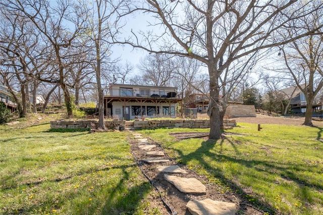 4929 SARATOGA Drive, Mclouth, KS 66054