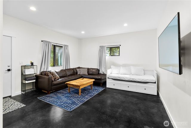 7475 Canyon View Drive, Deming, WA 98244