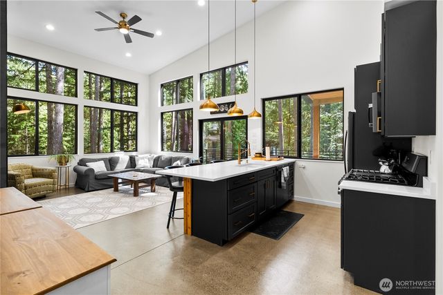 7475 Canyon View Drive, Deming, WA 98244