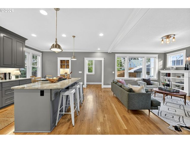 3962 Ne CESAR E CHAVEZ Blvd, Portland, OR 97212