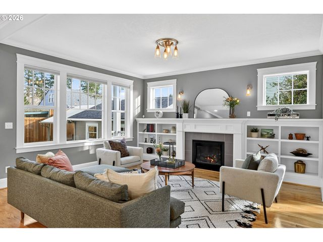 3962 Ne CESAR E CHAVEZ Blvd, Portland, OR 97212