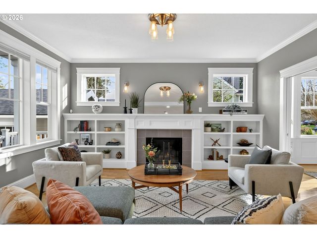 3962 Ne CESAR E CHAVEZ Blvd, Portland, OR 97212