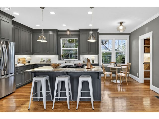 3962 Ne CESAR E CHAVEZ Blvd, Portland, OR 97212