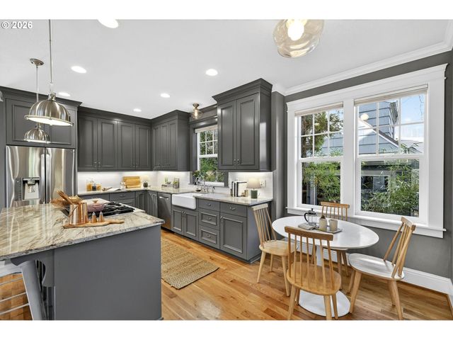 3962 Ne CESAR E CHAVEZ Blvd, Portland, OR 97212