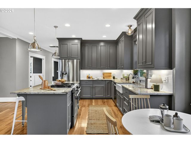 3962 Ne CESAR E CHAVEZ Blvd, Portland, OR 97212