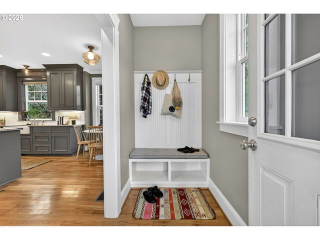 3962 Ne CESAR E CHAVEZ Blvd, Portland, OR 97212