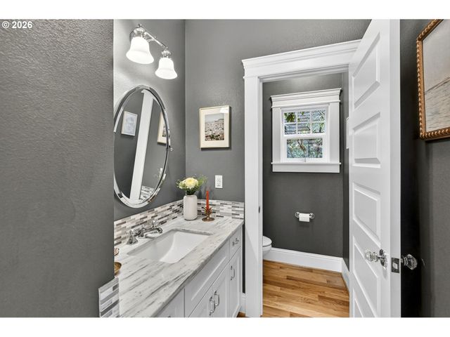 3962 Ne CESAR E CHAVEZ Blvd, Portland, OR 97212