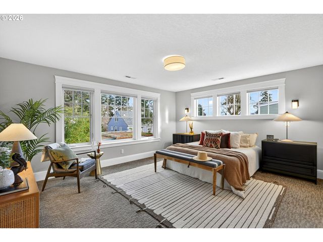 3962 Ne CESAR E CHAVEZ Blvd, Portland, OR 97212