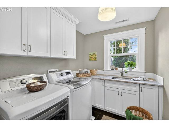 3962 Ne CESAR E CHAVEZ Blvd, Portland, OR 97212