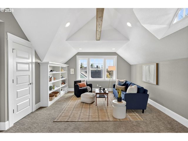 3962 Ne CESAR E CHAVEZ Blvd, Portland, OR 97212