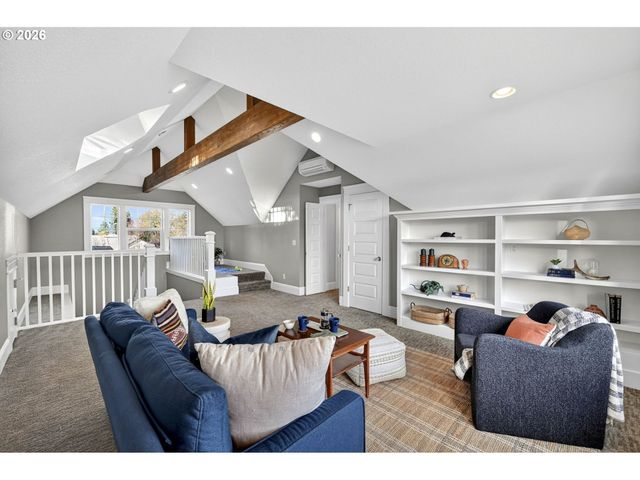 3962 Ne CESAR E CHAVEZ Blvd, Portland, OR 97212