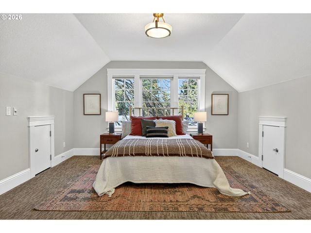 3962 Ne CESAR E CHAVEZ Blvd, Portland, OR 97212