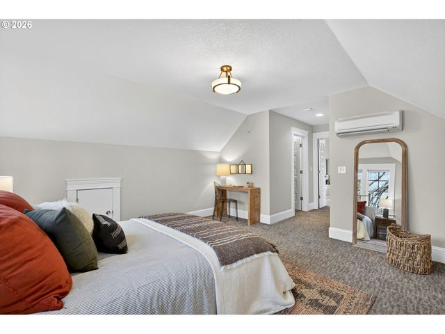 3962 Ne CESAR E CHAVEZ Blvd, Portland, OR 97212