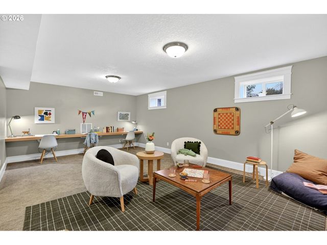 3962 Ne CESAR E CHAVEZ Blvd, Portland, OR 97212