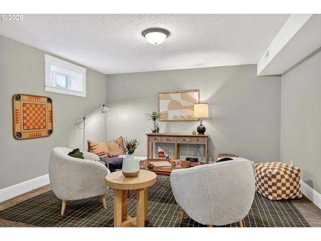 3962 Ne CESAR E CHAVEZ Blvd, Portland, OR 97212