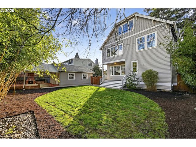 3962 Ne CESAR E CHAVEZ Blvd, Portland, OR 97212