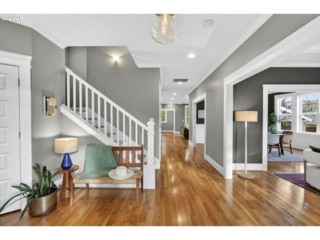 3962 Ne CESAR E CHAVEZ Blvd, Portland, OR 97212