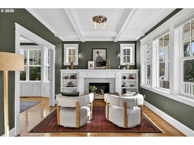 3962 Ne CESAR E CHAVEZ Blvd, Portland, OR 97212