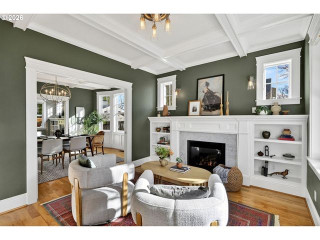 3962 Ne CESAR E CHAVEZ Blvd, Portland, OR 97212