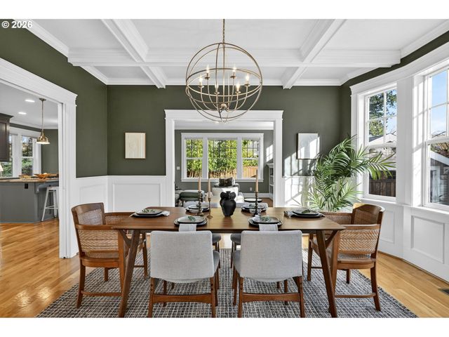 3962 Ne CESAR E CHAVEZ Blvd, Portland, OR 97212