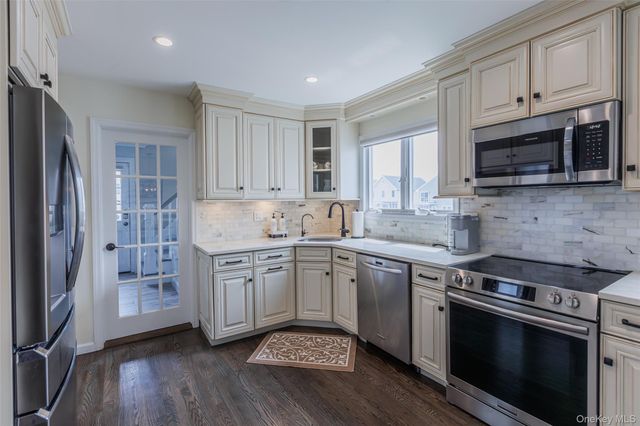401 Little East Neck Road S, Babylon, NY 11702