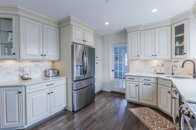 401 Little East Neck Road S, Babylon, NY 11702