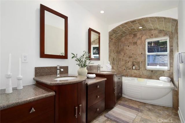 5348 Calatrana Drive, Woodland Hills, CA 91364