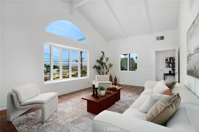 5348 Calatrana Drive, Woodland Hills, CA 91364